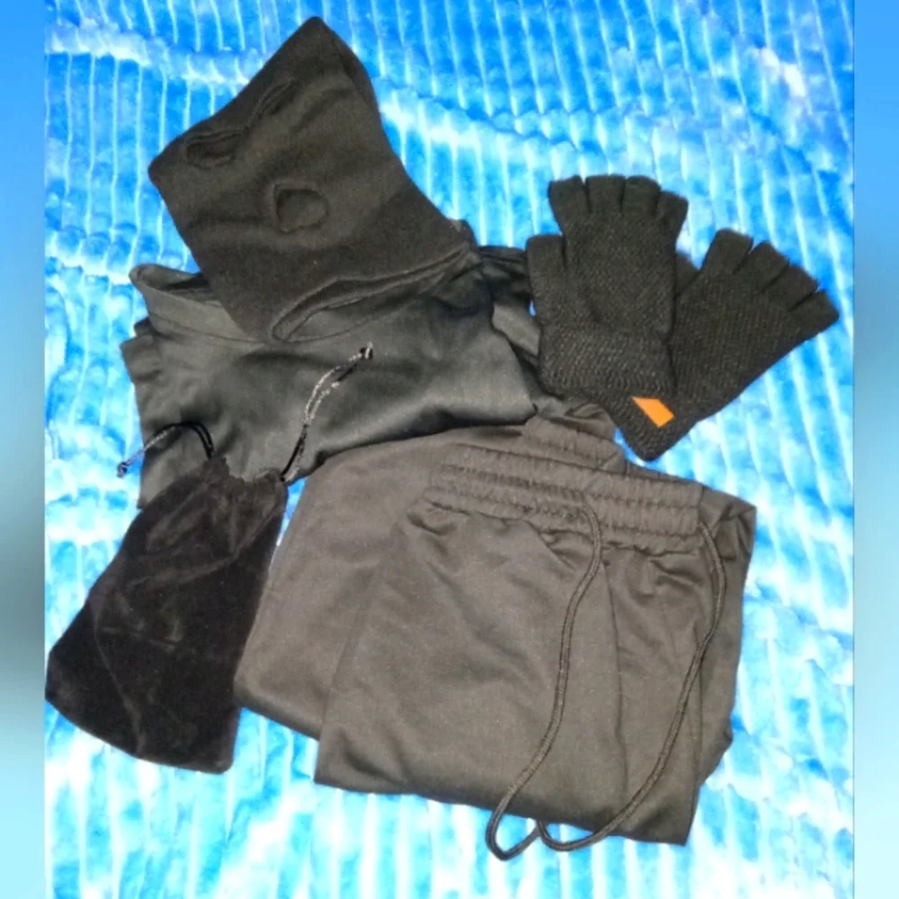 🖤 NWT Mens Burglar Robber Halloween Costume Size Small Funny Comedy Sign Party - Picture 1 of 7